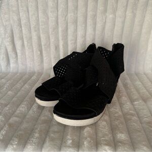 Eileen Fisher Black Perforated Wedge Sandals 8 Back Zip Sport Platform Comfort